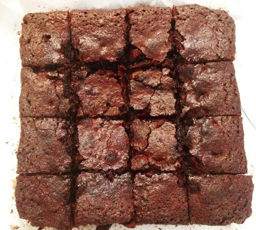 Brownies met gesmolten stukjes chocolade